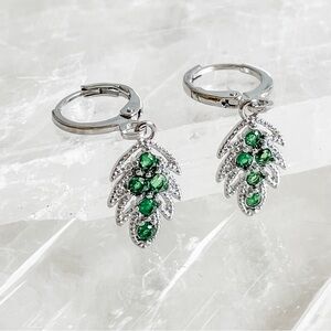 ✨Elegant Diopside Crystal Green Leaf Earrings✨